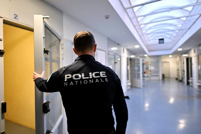 A l’entrée d’une cellule de garde à vue, à l’hôtel de police de Nancy, le 28 octobre 2024.