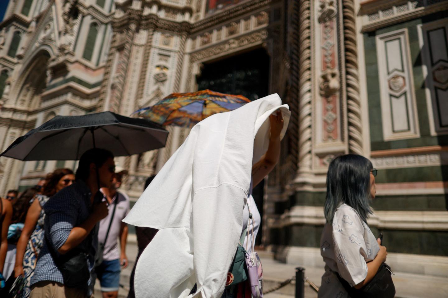 Italy's Mount Vesuvius closed to tourists as wildfire rages