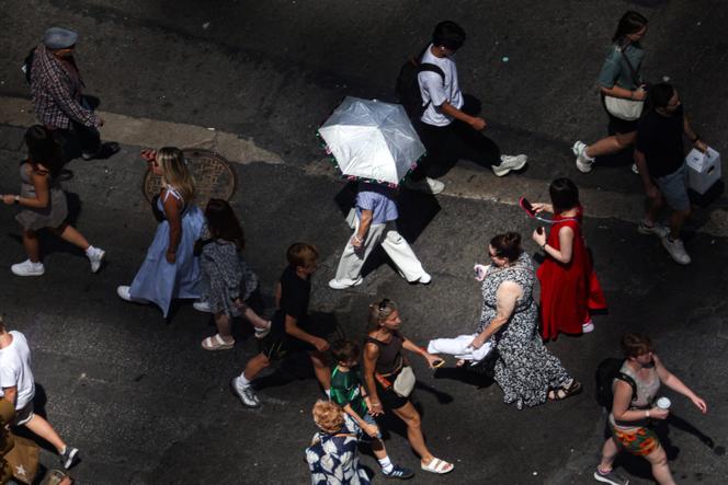 Des piétons à Times Square, dans la ville de New York, le 8 août 2025.