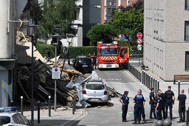 Sur le site de l’effondrement d’un ancien hôtel sur la place-au-Feurre, dans le centre-ville d’Amiens, le 8 août 2025.