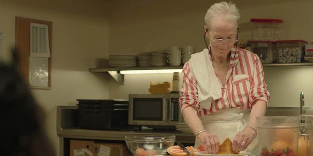 Dans « A feu doux », la réalisatrice Sarah Friedland pose un regard plein d’humanité sur le grand âge