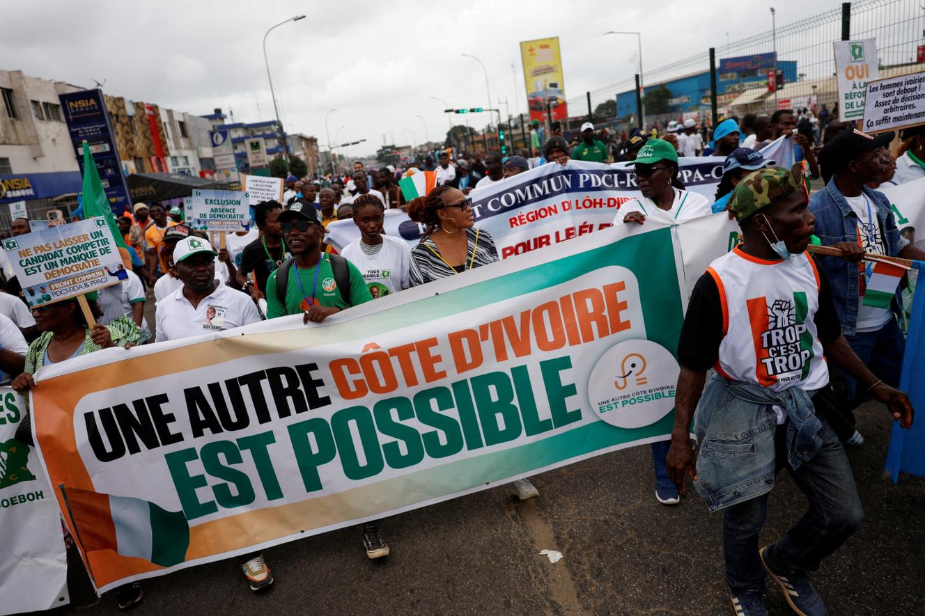 Côte d’Ivoire : des milliers d’opposants défilent à Abidjan pour dire « Non à un quatrième mandat ! » d’Alassane Ouattara