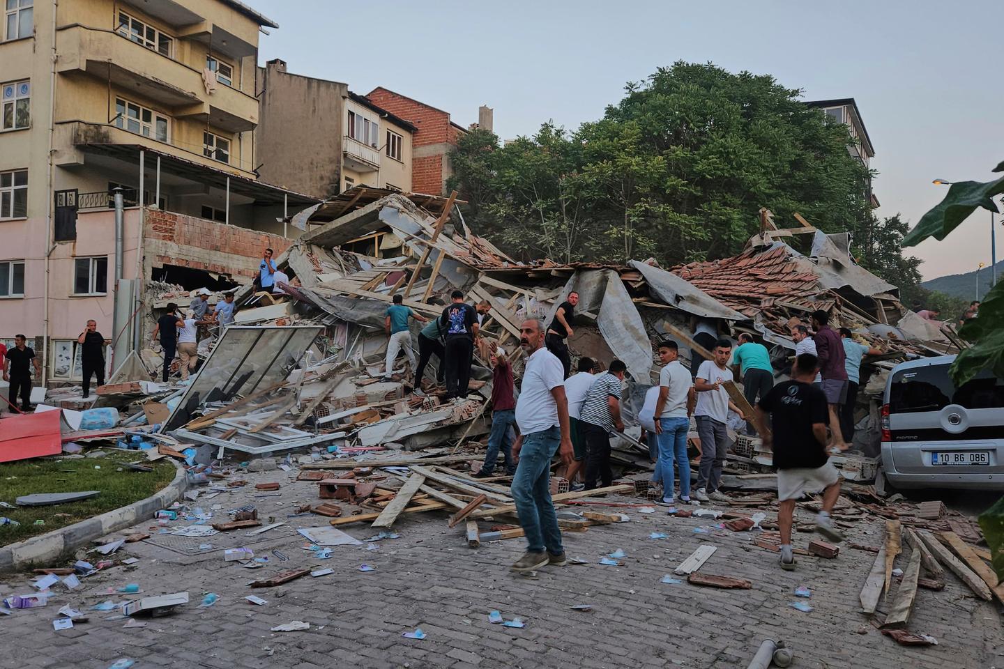 6.1-magnitude quake hits western Turkey