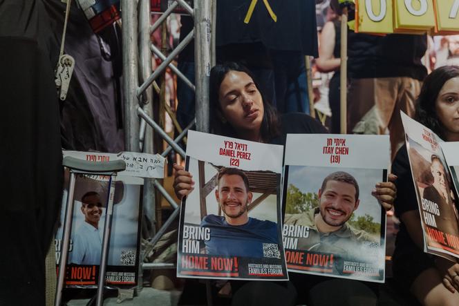 Lors d’une manifestation organisée par les familles des otages israéliens capturés dans la bande de Gaza depuis octobre 2023, pour réclamer des mesures visant à obtenir leur libération, à Tel-Aviv, le 9 août 2025.