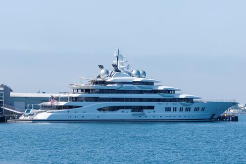 Le superyacht russe « Amadea » dans le port de San Diego, en Californie, le 11 août 2025.