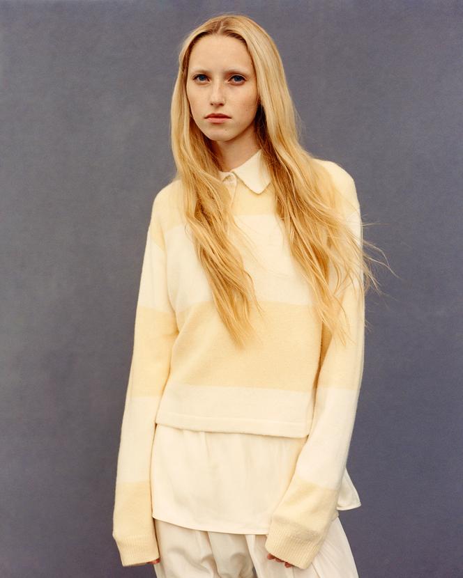 Polo en laine, Uniqlo et JW Anderson, 39,90 €. Top et pantalon, en polyester et rayonne, The Frankie Shop.