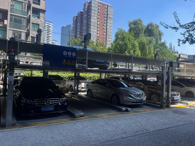 Un parking à Pékin, en août 2025.
