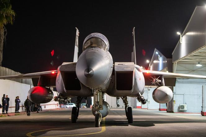 Un avion de chasse israélien, sur une base aérienne israélienne, le 26 octobre 2024. Le fonds souverain norvégien va annuler sa participation dans un fabricant israélien de moteurs d’avions de chasse.