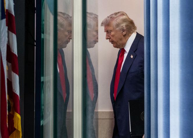 Donald Trump, à son arrivée dans la salle de presse de la Maison Blanche, à Washington, le 11 août 2025.
