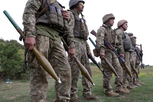 Des membres de la 58ᵉ brigade motorisée indépendante des forces armées ukrainiennes, dans l’oblast de Kharkiv, le 11 août 2025.