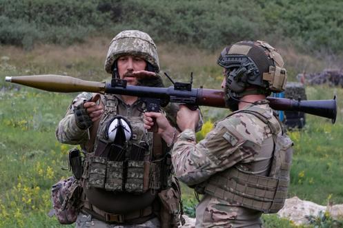 Un entraînement à l’utilisation du lance-grenades RPG-7, dans l’oblast de Kharkiv, le 11 août 2025.