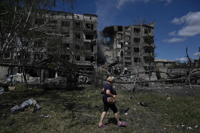Après une frappe russe contre un immeuble, dans la ville de Bilozerske, entre Sloviansk et Dnipro, dans la région de Donetsk (Ukraine), le 12 août 2025.