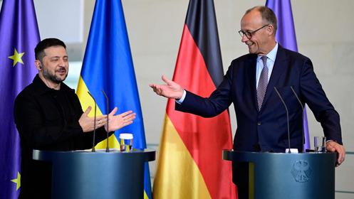 Volodymyr Zelensky et Friedrich Merz, à Berlin, le 13 août 2025.