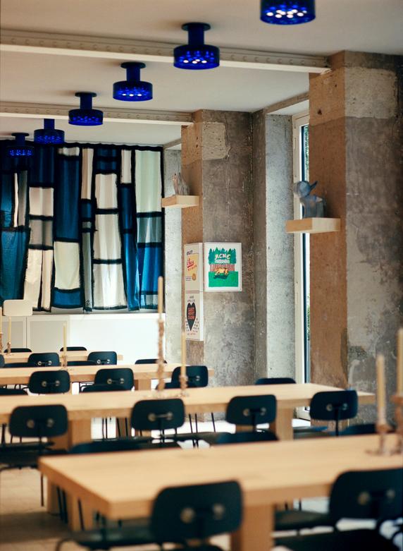 Acne Studios Révolutionne Paris : Un Siège Social Qui Allie Mode, Art et Innovation