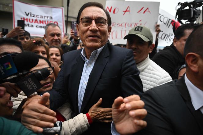 Martin Vizcarra à son arrivée au tribunal, à Lima, le 26 juin 2025.