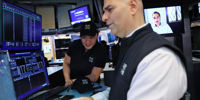 Le Bitcoin dépasse 124 000 dollars, un nouveau record porté par Wall Street et la législation américaine