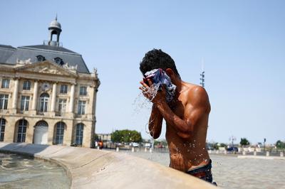 Pendant la canicule, à Bordeaux, le 12 août 2025.