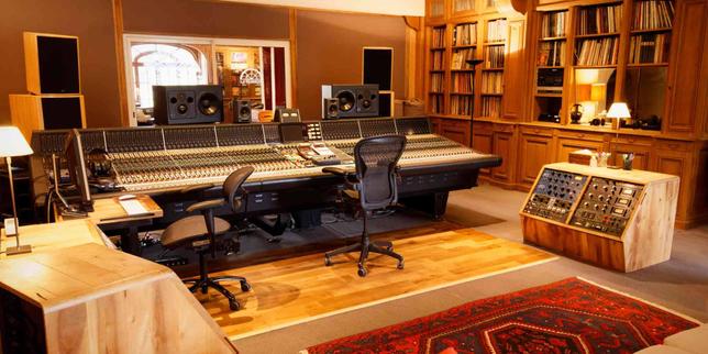 A Saint-Rémy-de-Provence, La Fabrique, une « résidence » pour légendes du rock ou nouvelles idoles de la pop