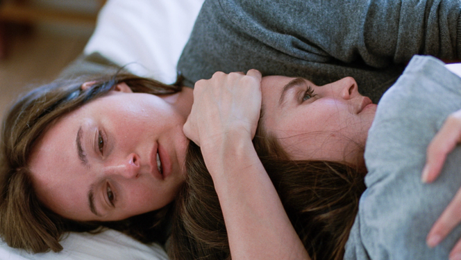 Renate Reinsve (Nora Borg) et Inga Ibsdotter Lilleaas (Agnes Borg Pettersen) dans « Valeur sentimentale », de Joachim Trier.