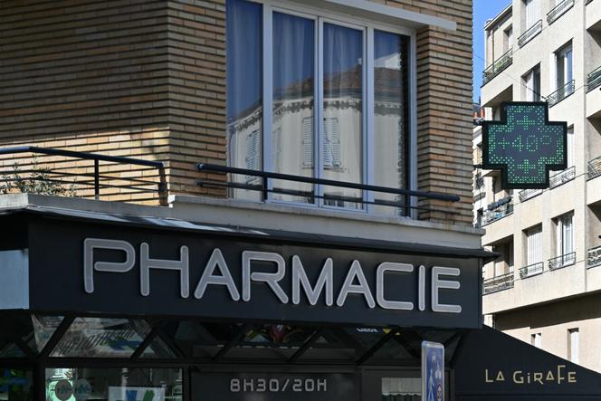 Une pharmacie, à Paris, le 12 août 2025.