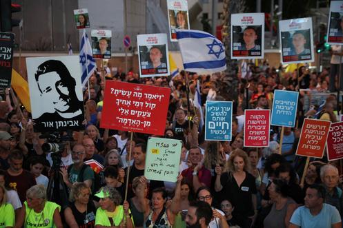 Zondag 17 augustus 2025 in Tel Aviv. Het Hostage Families Forum, dat deze mobilisatiedag initieerde, schatte het aantal demonstranten op bijna 500.000.