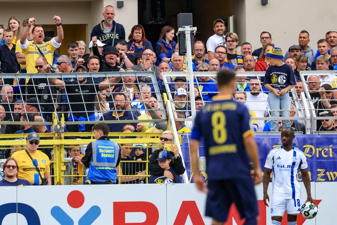 Christopher Antwi-Adjei, joueur de Schalke 04, lors du match de Coupe d’Allemagne de football face au Lokomotive Leipzig, à Leipzig, le 17 août 2025.