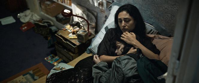 Golshifteh Farahani (la mère) et Mélissa Boros (Alpha) dans « Alpha », de Julia Ducournau.