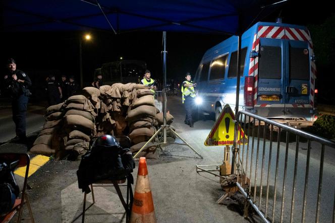 Dans la nuit du 18 au 19 août, une reconstitution a mobilisé 450 gendarmes et entraîné la fermeture complète de l’axe routier traversant Saint-Louis.