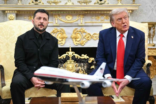 Le président ukrainien, Volodymyr Zelensky, et son homologue américain, Donald Trump, lors d’un entretien à la Maison Blanche, à Washington, le 18 août 2025.