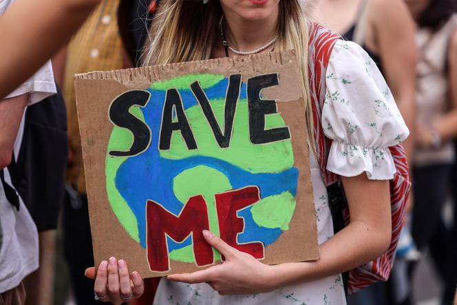 Une manifestante lors de la Journée internationale d’action des jeunes pour le climat, à Toulouse, le 23 septembre 2022.