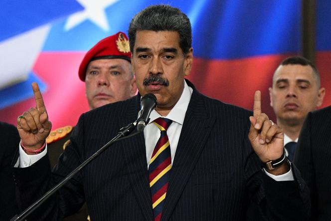 Le président vénézuélien, Nicolas Maduro, s’adresse aux médias après sa comparution devant le Tribunal suprême de justice, à Caracas, le 9 août 2024.