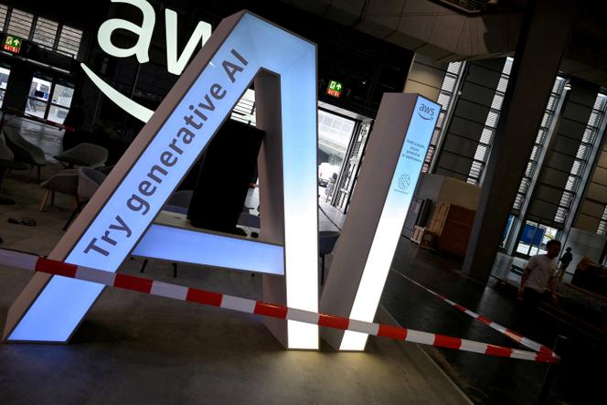 Le stand Amazon Web Services à la Hannover Messe, l’une des plus grandes foires industrielles du monde, à Hanovre, en Allemagne, le 30 mars 2025.
