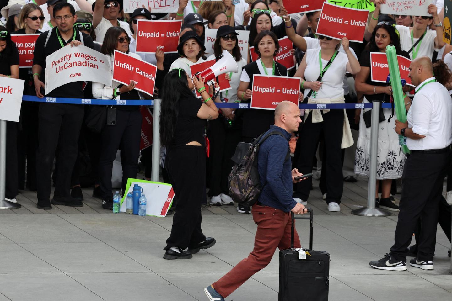 Air Canada flight attendants reach 'tentative' deal to end strike