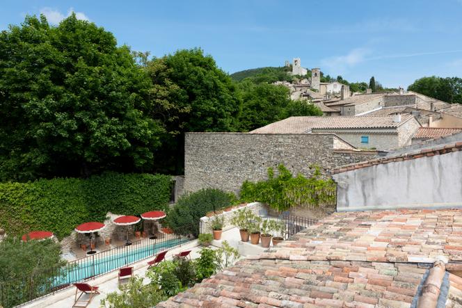 Vue sur les toits du village de Marsanne depuis l’hôtel Pantoufle.