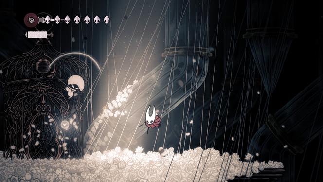 La protagoniste de « Hollow Knight: Silksong » évolue dans un gigantesque niveau aux multiples embranchements. Ce genre est désigné par le terme de « metroidvania ».
