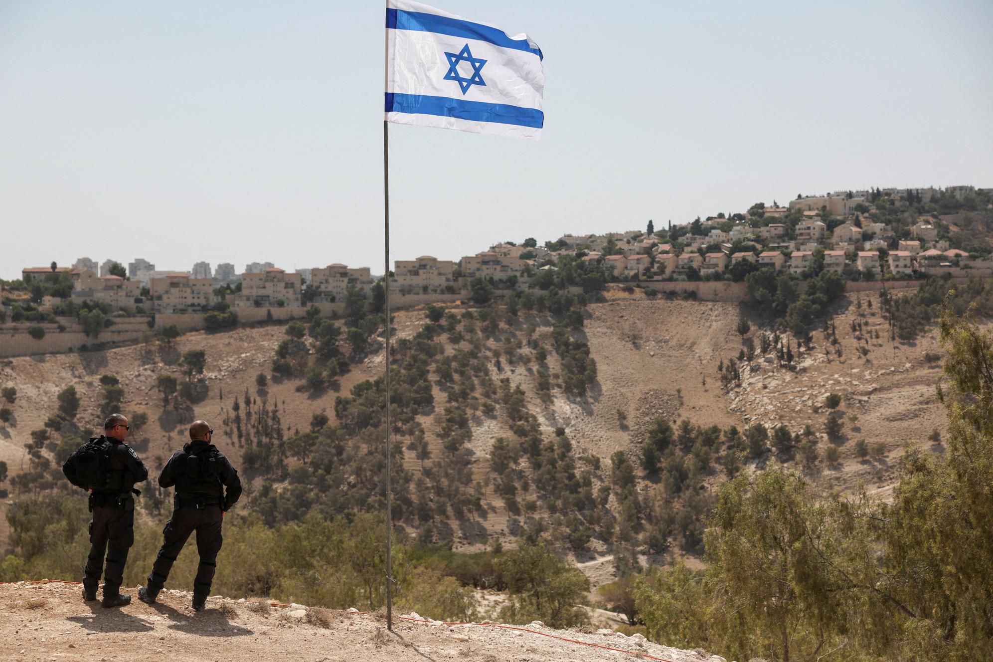 Israel approves settlement plan that would divide the West Bank in two