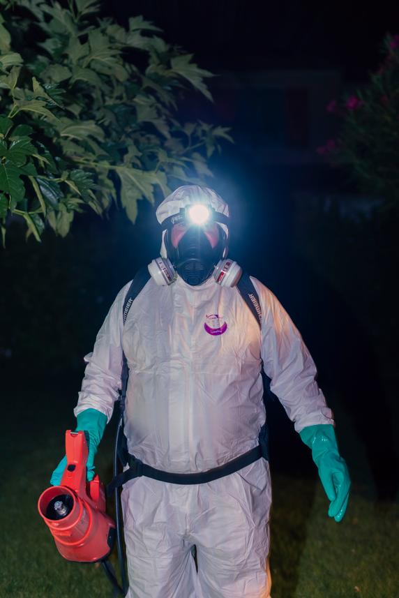 Frédéric Walh, an EID Méditerranée agent, sprayed insecticide in La Fare-les-Oliviers (Bouches-du-Rhône), on August 19, 2025.