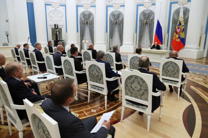 Vladimir Poutine lors d’une réunion de travail consacrée aux conclusions du sommet russo-américain en Alaska, au Kremlin, à Moscou, le  16 août 2025. Photo fournie par le service de presse du Kremlin.