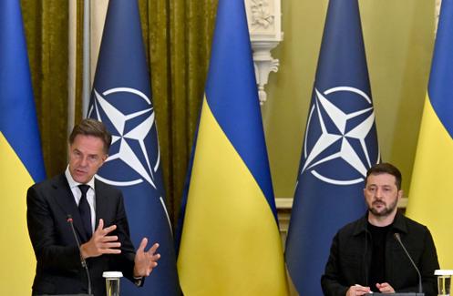 El jefe de la OTAN, Mark Rutte, y el presidente ucraniano, Volodymyr Zelensky, en Kyiv, el 22 de agosto de 2025.