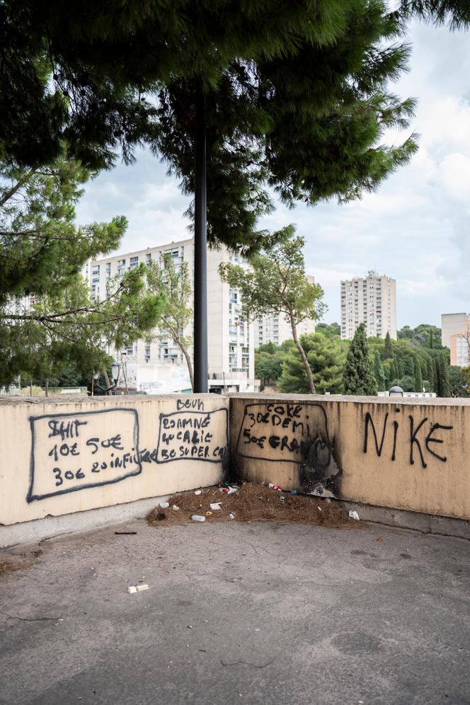 Een drugsdealpunt in de wijk Pissevin in Nîmes op 19 augustus 2025.