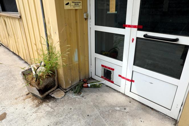 Des scellés ont été posées sur les portes du local utilisé par le streamer Jean Pormanove, avant sa mort, à Drap (Alpes-Maritimes), le 19 août 2025.