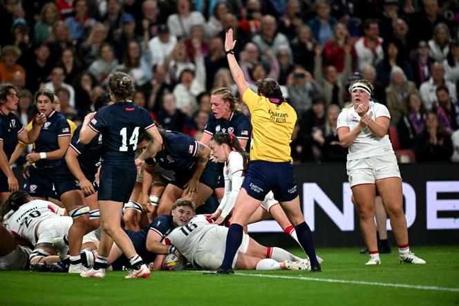 England's Lark Atkin-Davies scores a try during the pool A match between England and United States at the Stadium of Light in Sunderland, northeast England, on August 22, 2025. 