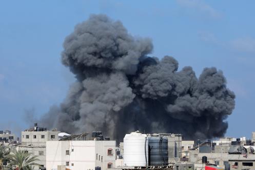 Een Israëlische luchtaanval in Deir Al-Balah, in de centrale Gazastrook, op 23 augustus 2025.