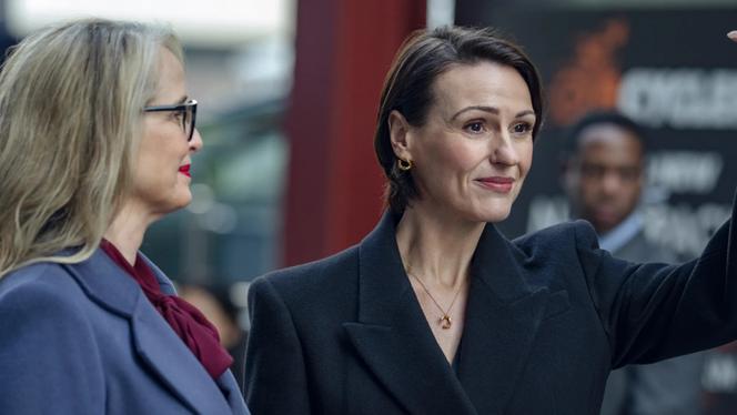 Julie Delpy et Suranne Jones, dans la série « Hostage ».