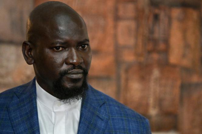 Le président de la République de Guinée, Mamadi Doumbouya, lors d’un déplacement à Abidjan (Côte d’Ivoire), le 17 juin 2025.
