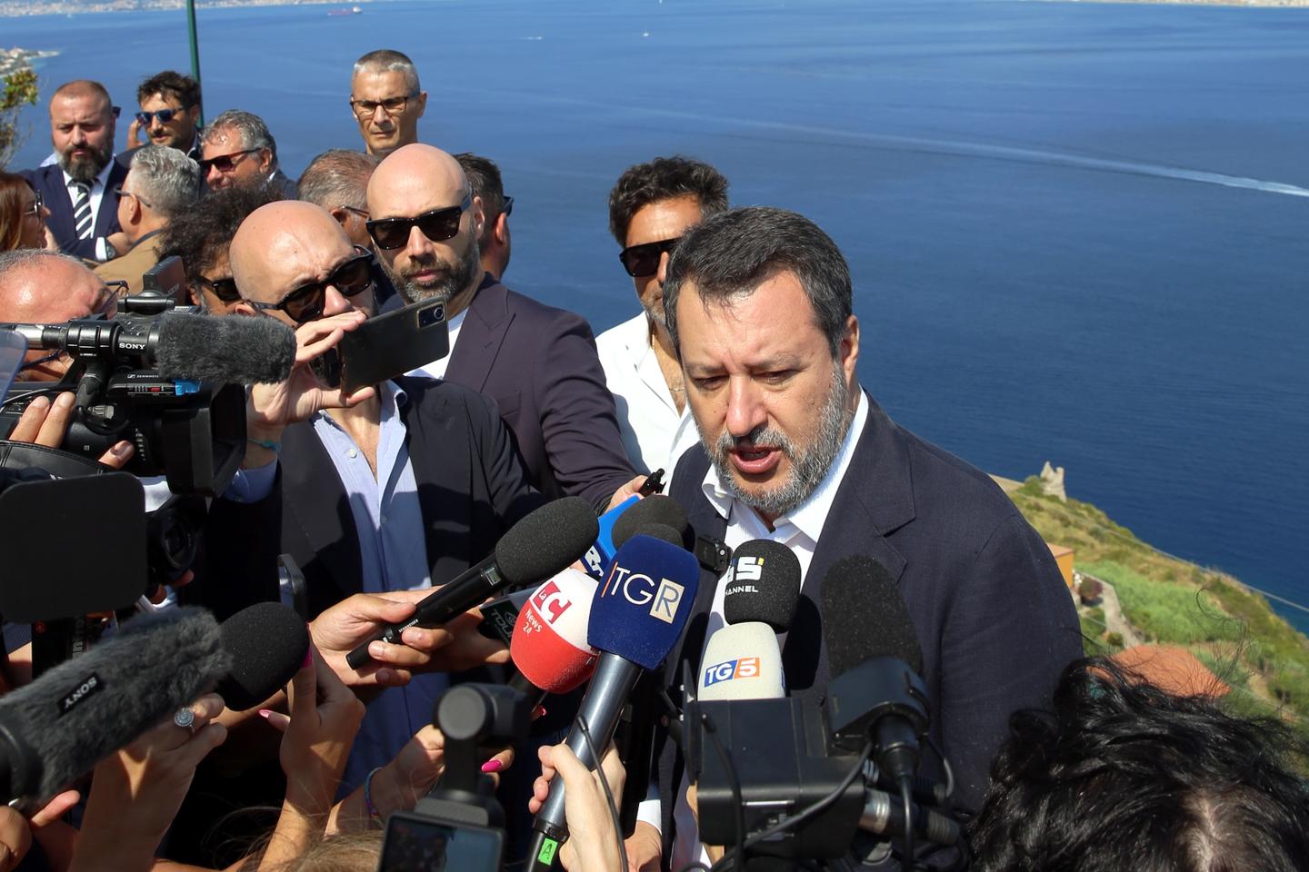 Italy's Salvini renews attacks on Macron