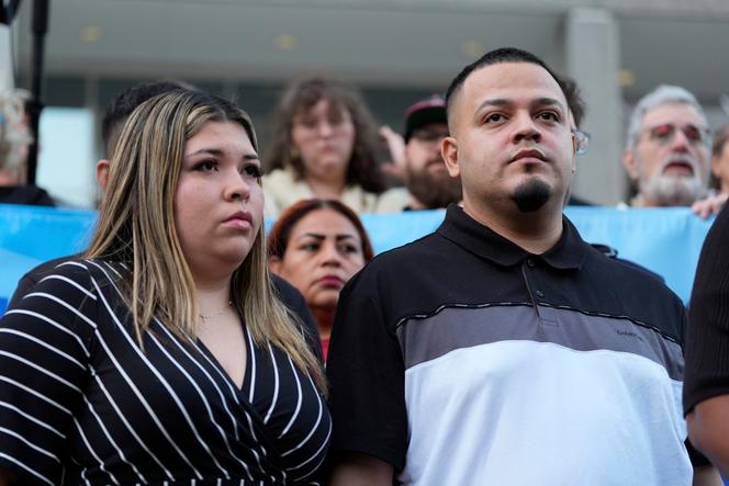 Kilmar Abrego Garcia et son épouse, Jennifer Vasquez Sura, lors d’un rassemblement de soutien, le 25 août 2025, à Baltimore, dans le Maryland.