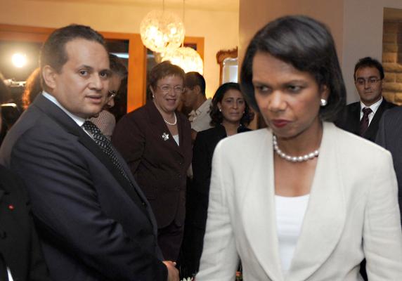 Le chef des services marocains de sécurité extérieure, Yassine Mansouri, avec la secrétaire d’Etat américaine Condoleezza Rice, à Rabat, le 6 septembre 2008.