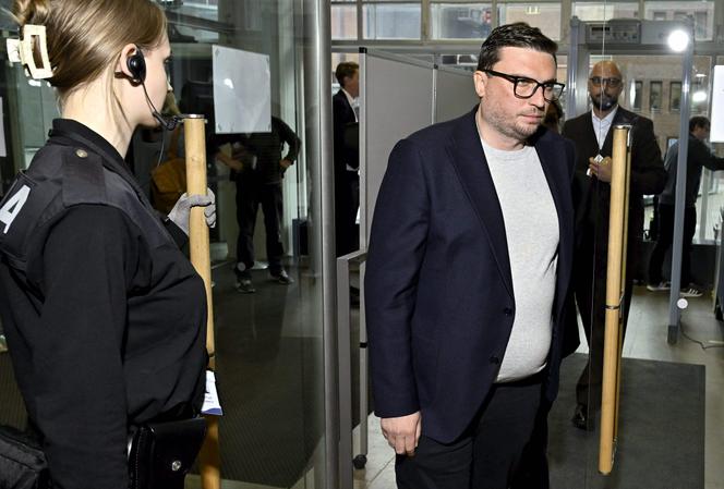 Le capitaine du pétrolier « Eagle S », immatriculé aux îles Cook, Davit Vadatchkoria, ressortissant géorgien, au tribunal de district d’Helsinki, pour y être jugé pour « sabotage ». Finlande, le 25 août 2025.