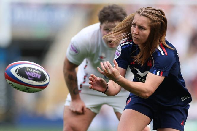 La demie de mêlée française Pauline Bourdon Sansus, lors du match du Tournoi des six nations entre la France et l’Angleterre, au stade de Twickenham, à Londres, le 26 avril 2025.